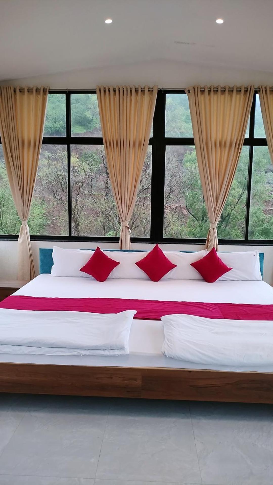 Golden Resort Igatpuri Exteriör bild