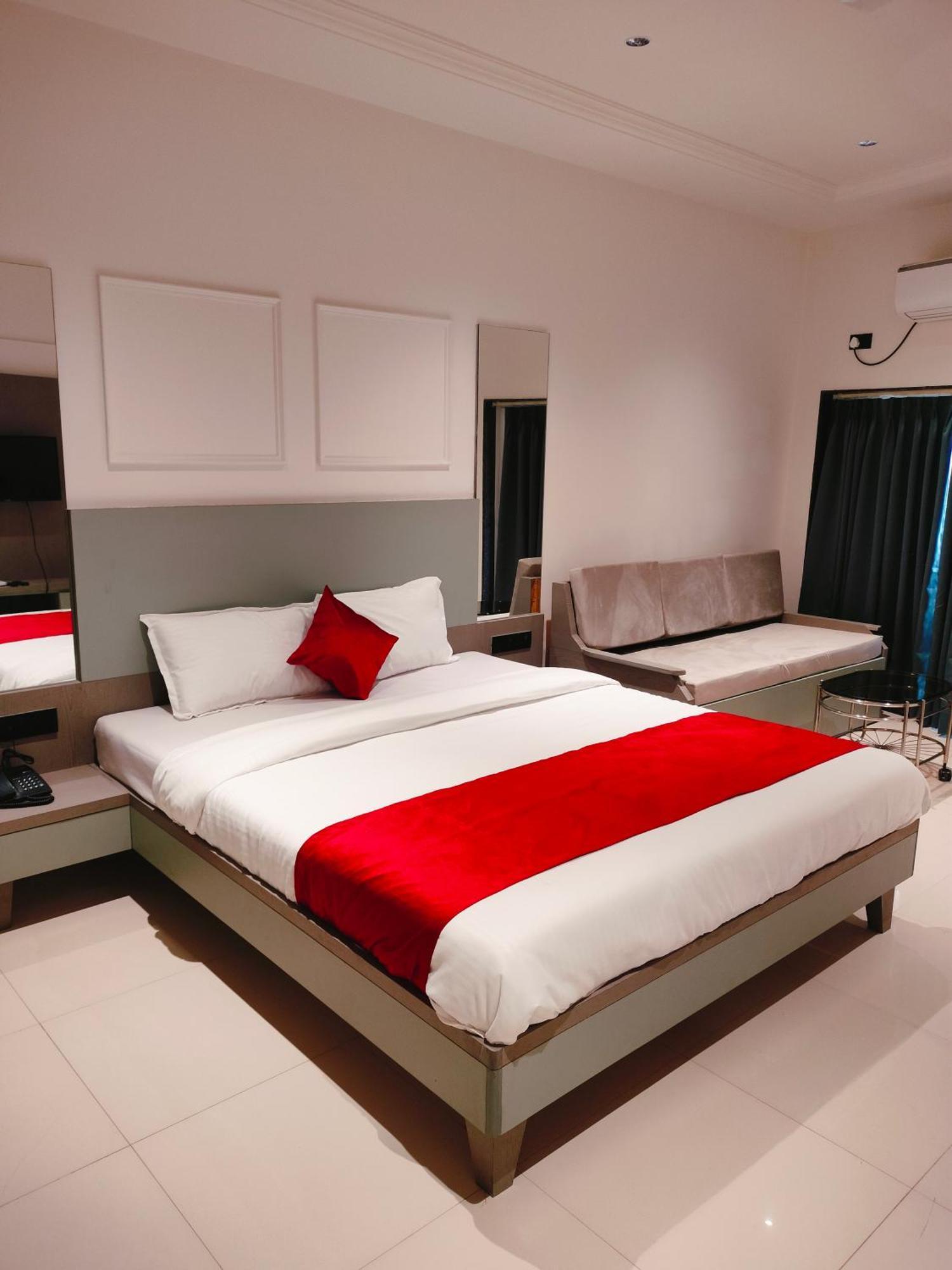 Golden Resort Igatpuri Exteriör bild